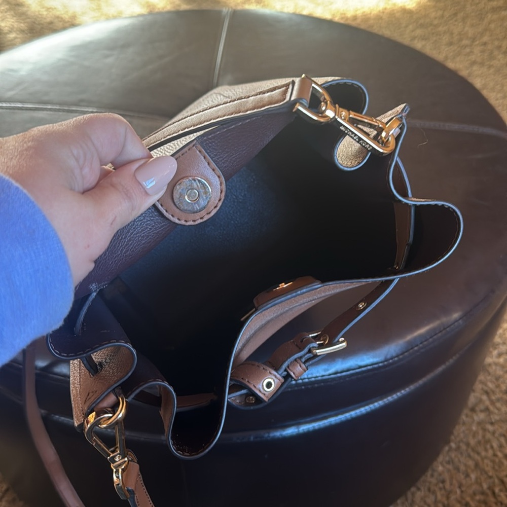 NWOT Michael Kors Emilia Bucket Crossbody Bag Brown - Picture 6 of 8